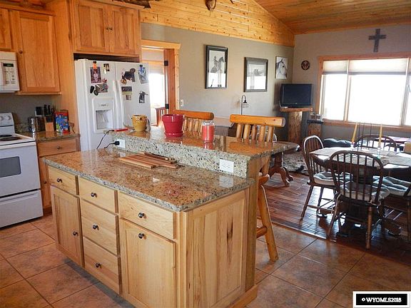 5th image of 625 Mountain View Dr