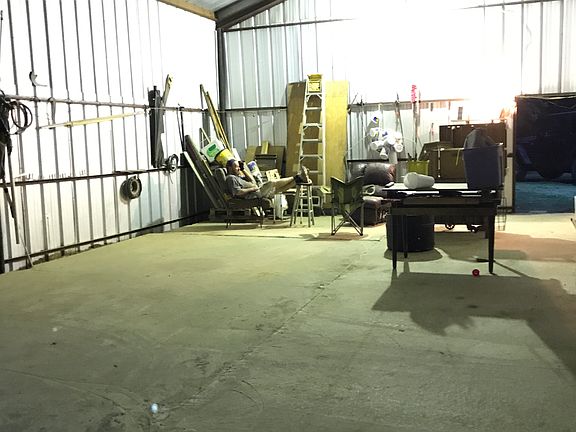 Shop w/slab & swing doors
