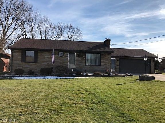 2nd image of 827 Carlton Dr