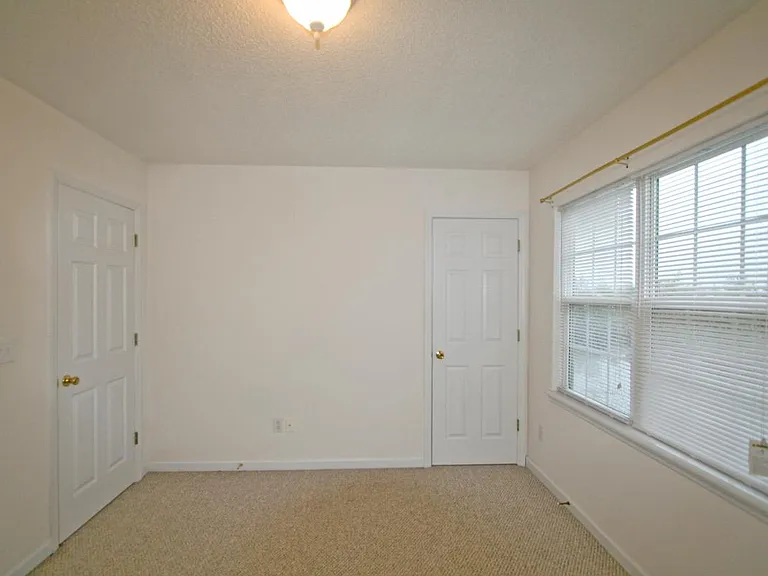 103 W Ivybridge Dr — Photo 18