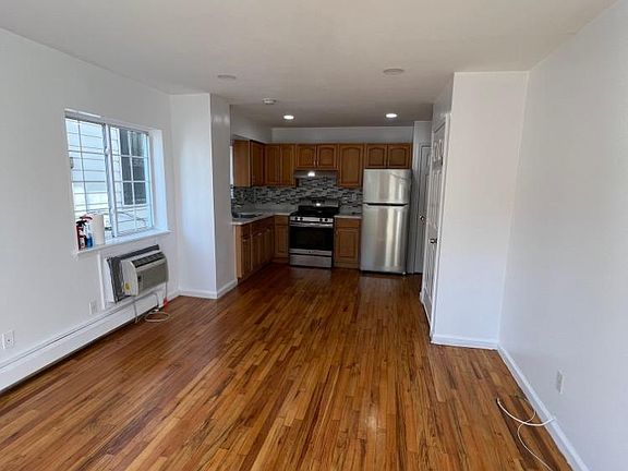 5th image of 1039 E 215th St #1