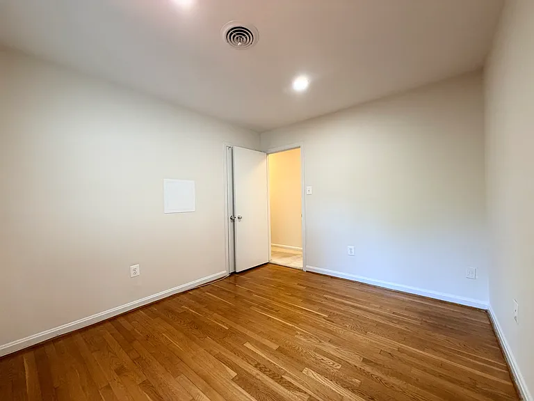7529 Cayuga Ave — Photo 33
