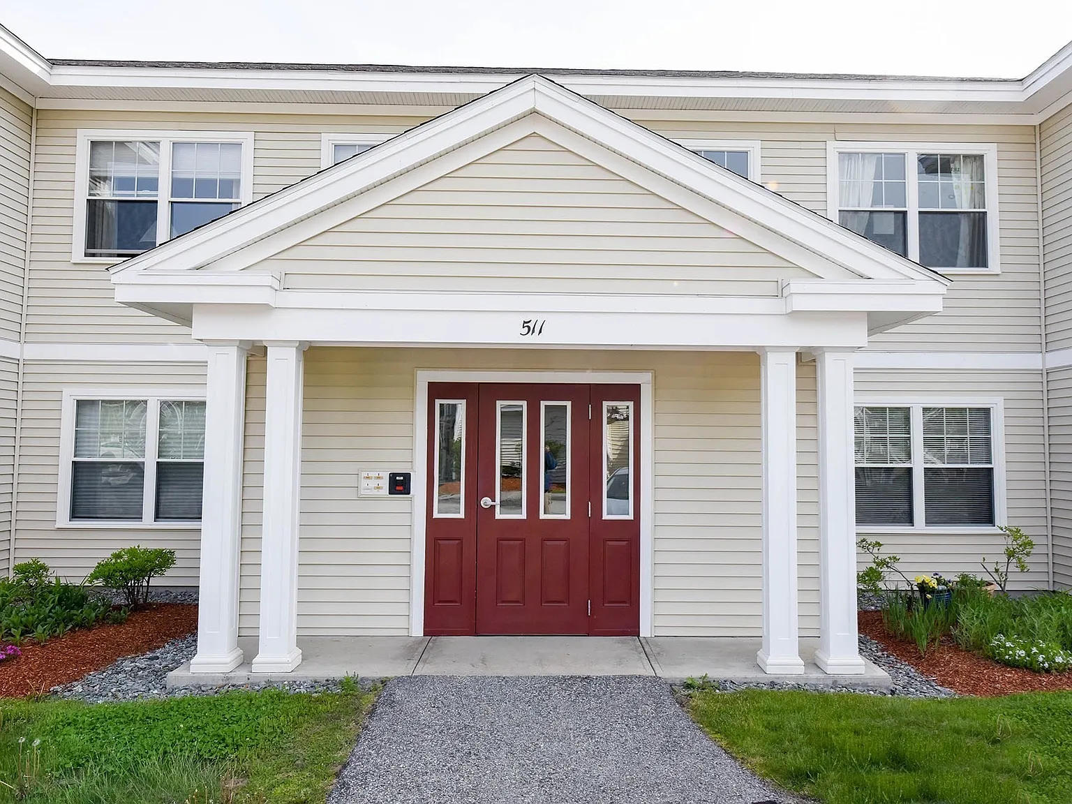 2 bed, 1092 sqft, $2,550 — Photo 1