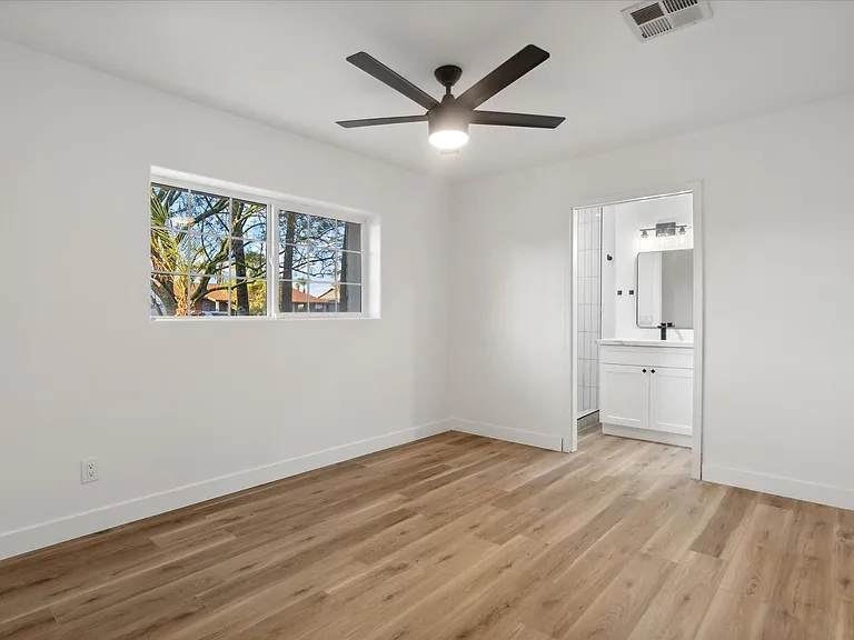 8525 E Clarendon Ave — Photo 17