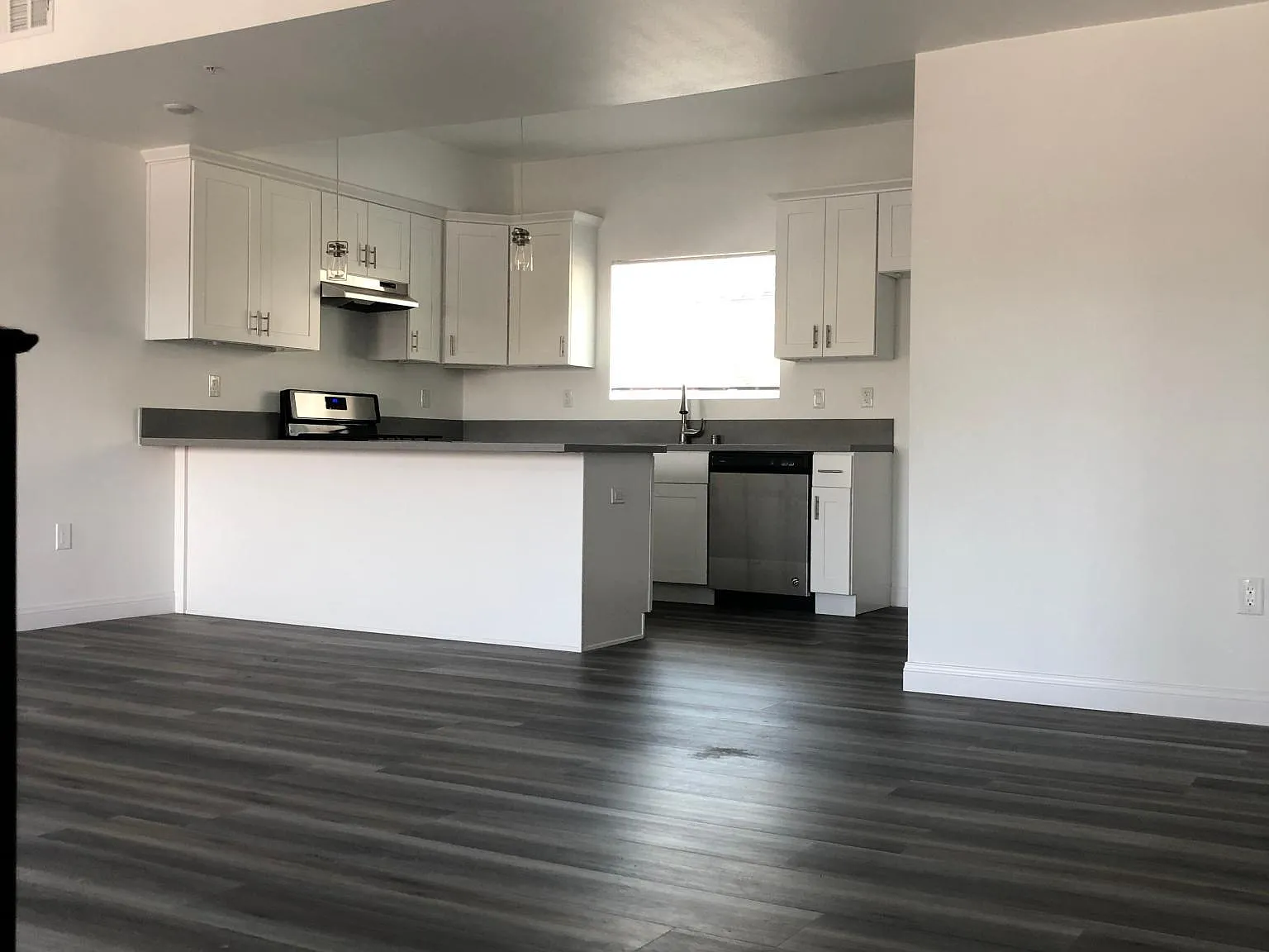 2 bed, 2.5 bath, 2400 sqft, $2,600 — Photo 1