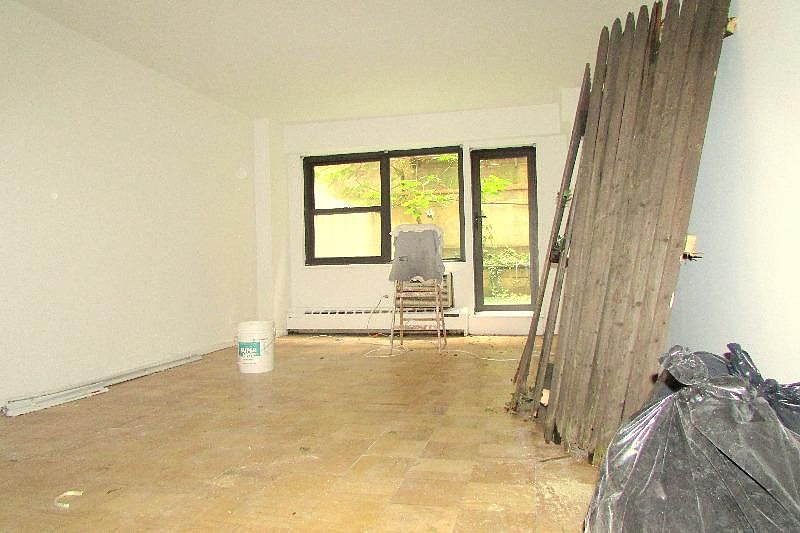 1st image of 330 E 46th St APT 1d