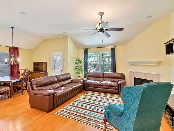 2nd image of 10421 Lake Brook Dr