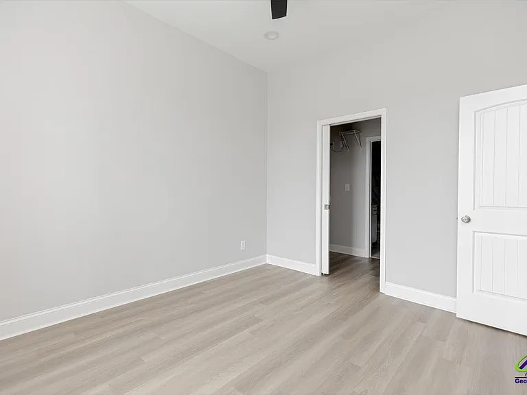 1013 Northside Dr — Photo 27