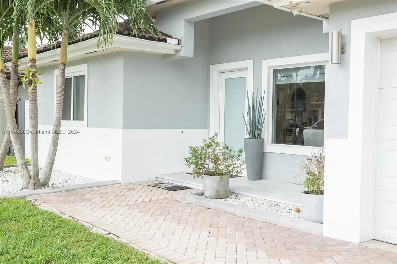 4 bed, 3.5 bath, 2125 sqft, $4,599 — Photo 3
