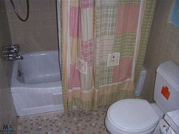 Wurfel Bathroom 1