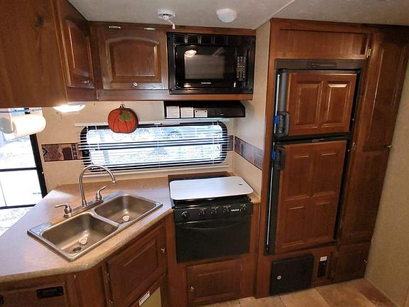 3rd image of 77 Bergen Blvd