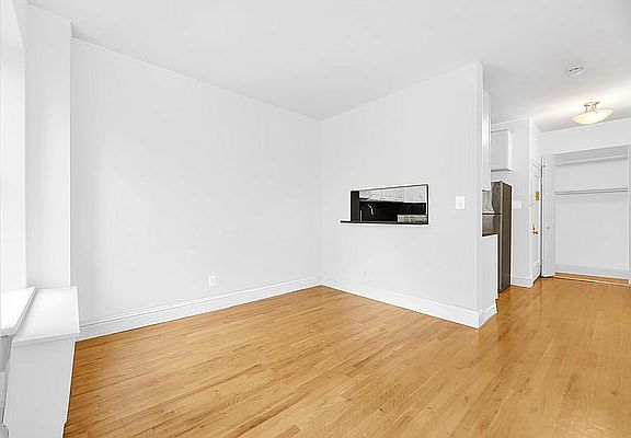 3rd image of 876 Lexington Ave APT 3A