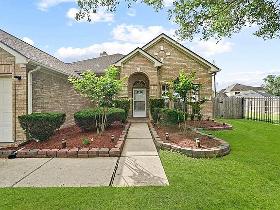 3rd image of 3831 Edgewood Hill Ct