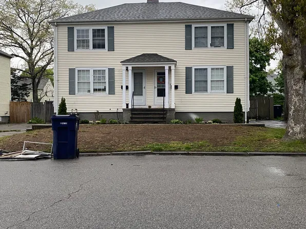 15-17 Saratoga Rd, North Kingstown, RI 02852