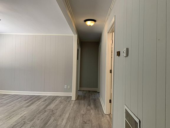 4th image of 905 Honeywood Ln