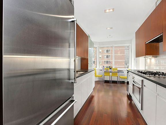 5th image of 300 E 55th St APT 19B