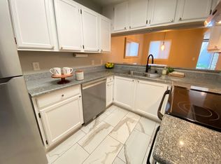 455 Canyon Oaks Dr APT D, Oakland, CA