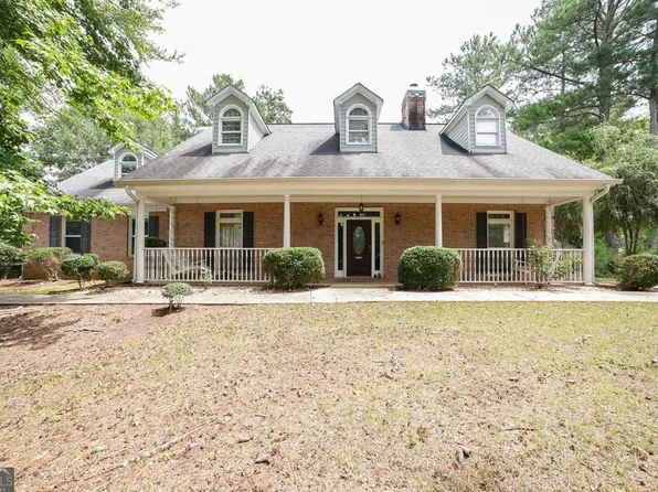 10 Carriage Park Ct, Oxford, GA 30054