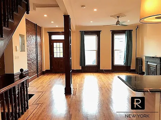 Rented by R New York | media 33