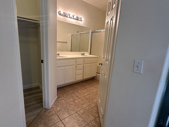 3rd image of 3307 Aspen Grv