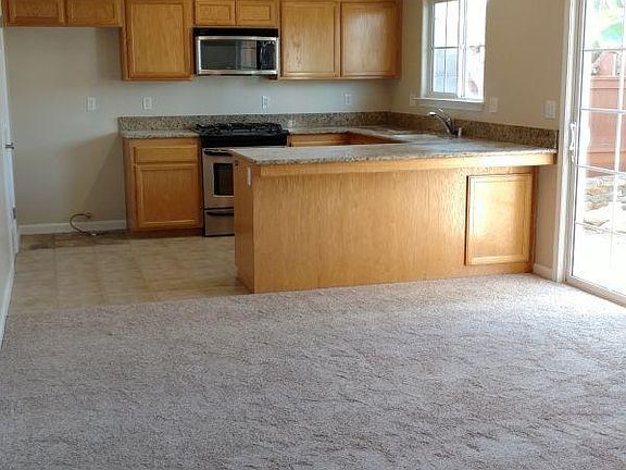 4th image of 326 Madeline Rose Ct