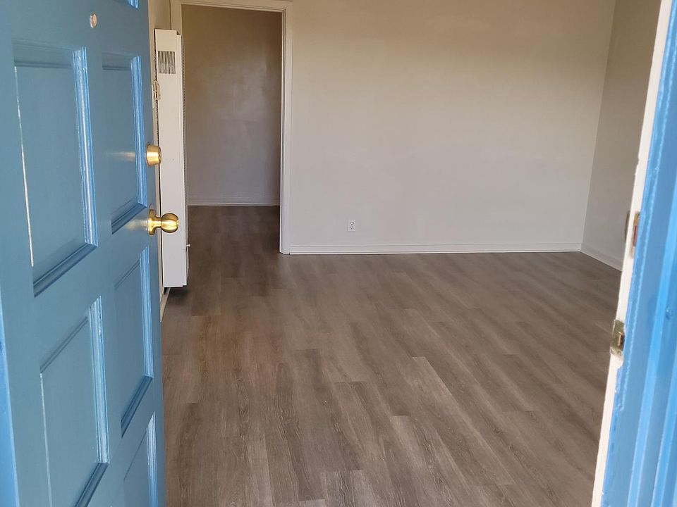 1st image of 142 El Camino Real APT 4