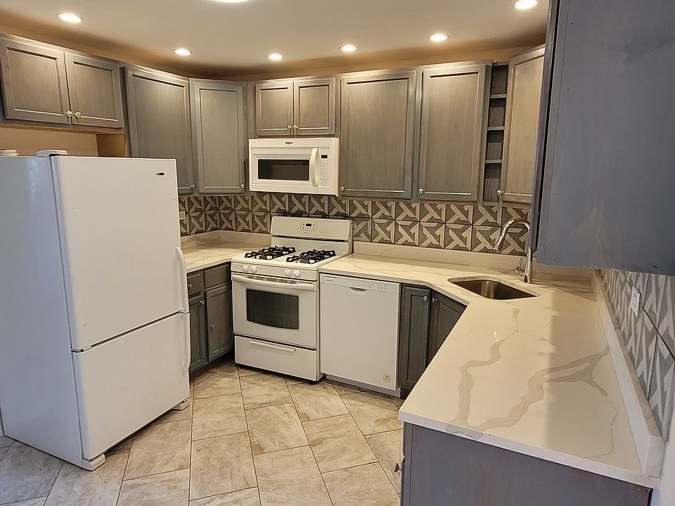 1st image of 1105 Holiday Ln APT 8