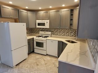 1105 Holiday Ln APT 8, Des Plaines, IL 60016