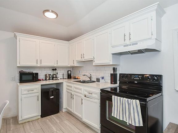 3rd image of 1811 Eastwood St #B