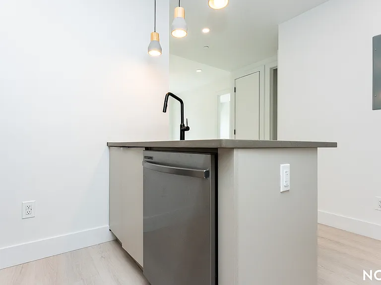 344 Lorimer St #4A — Photo 24