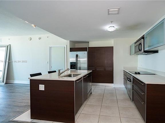 4th image of 1900 N Bayshore Dr APT 4504