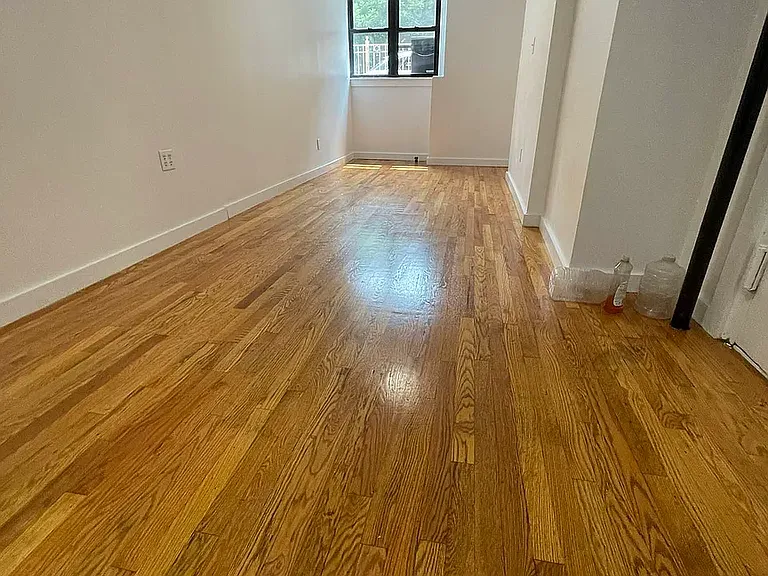 230 E 2nd St #D — Photo 2