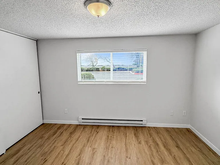 Meadowbrook Apartments — Photo 24