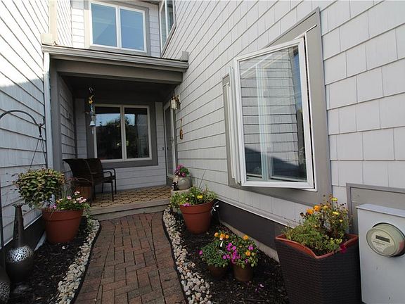 3rd image of 324 Summerhaven Dr N