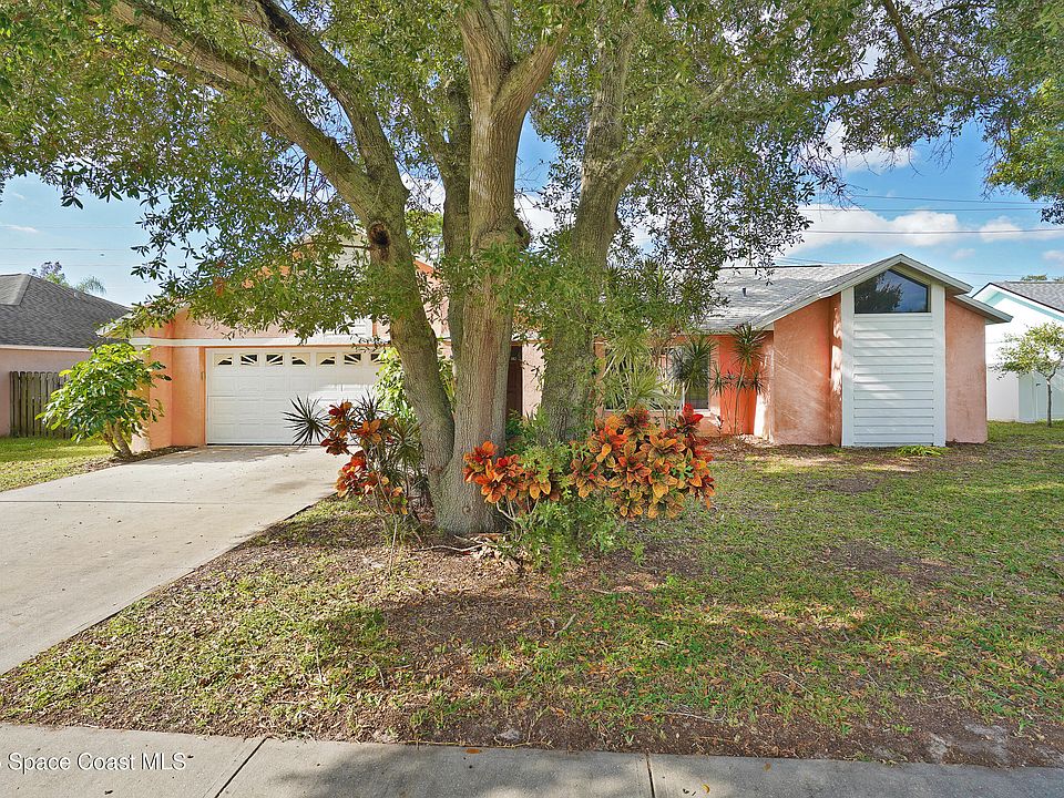 1st image of 385 Island Oaks Pl