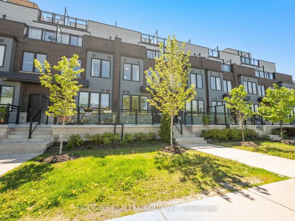 2212 Bromsgrove Rd #5, Mississauga, ON L5J 0B3