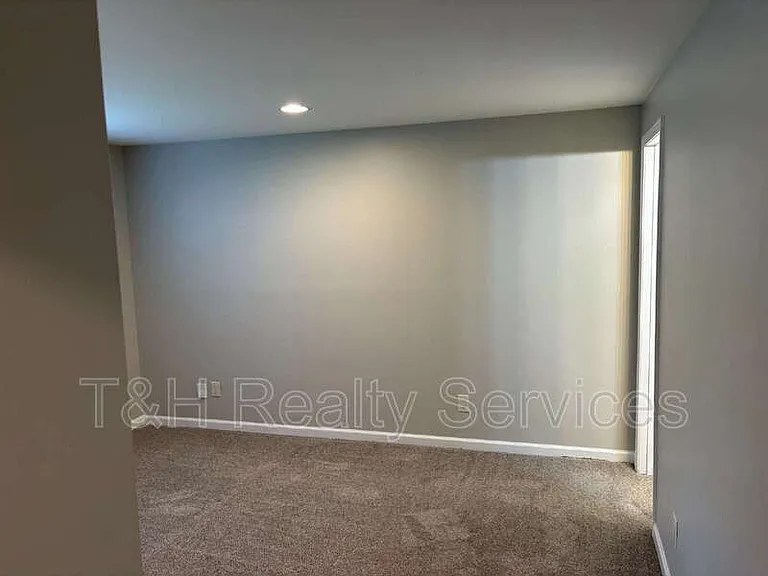 5202 Patterson St — Photo 15