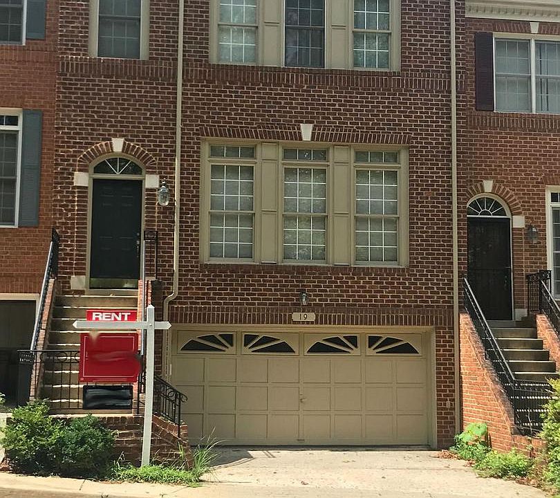 1st image of 19 Crofton Hill Ct