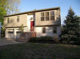 670 Ridgewood Rd, Millburn, NJ 07041