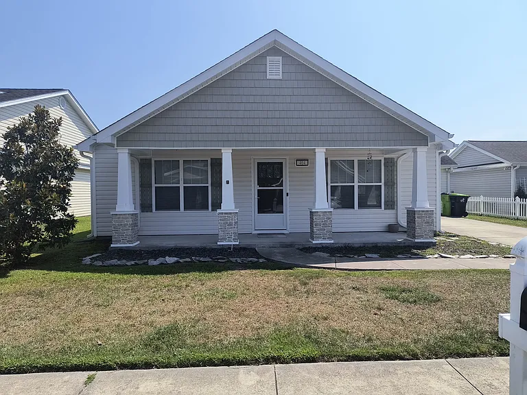 404 Elsmore Dr — Photo 1