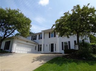 8600 Oakwood Ln, North Royalton, OH 44133