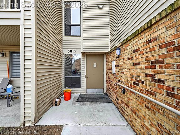 3rd image of 3815 Lone Pine Rd