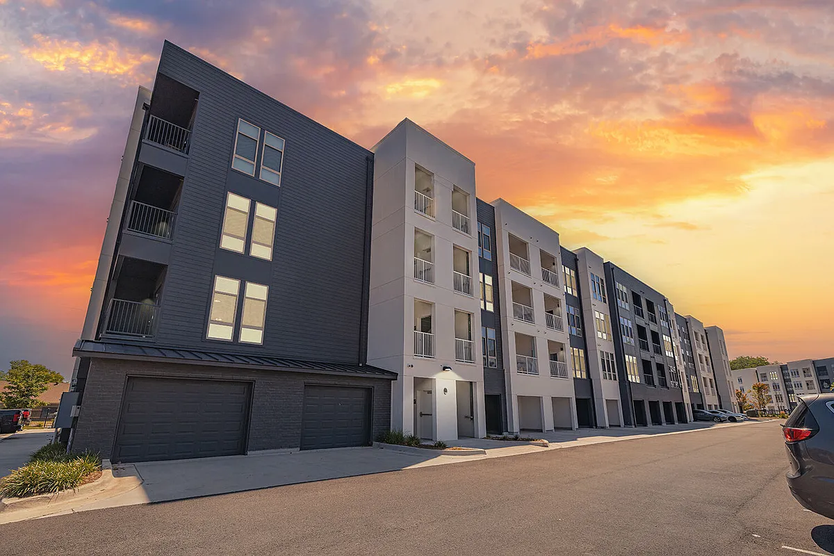 Building Photo - Vue on Riverfront