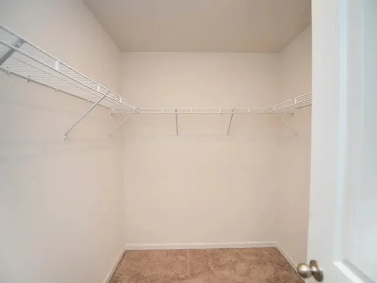2228 Southlea Dr — Photo 16