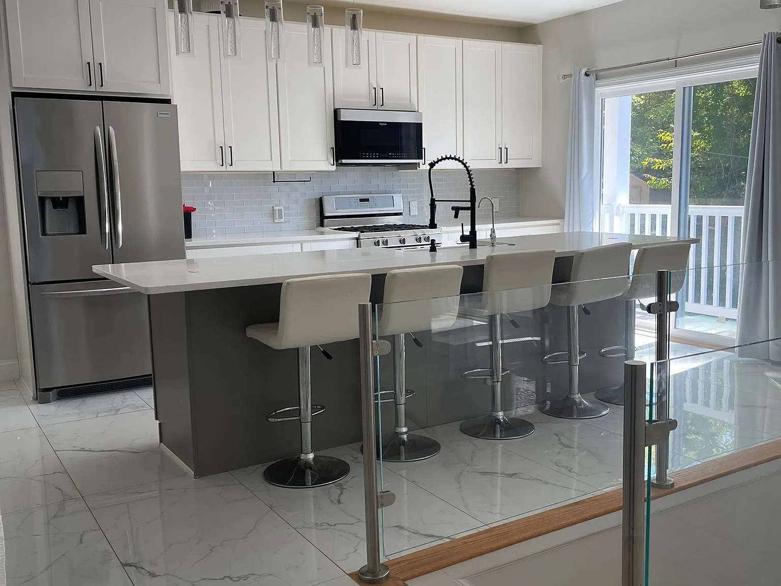 3 bed, 1470 sqft, $2,500 — Photo 3