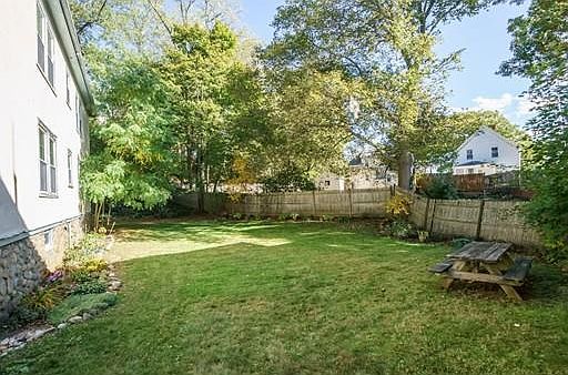 2nd image of 19 Glenwood Cir