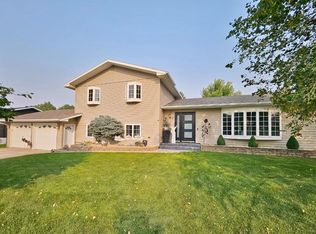 1103 3rd Ave SE, Rugby, ND 58368