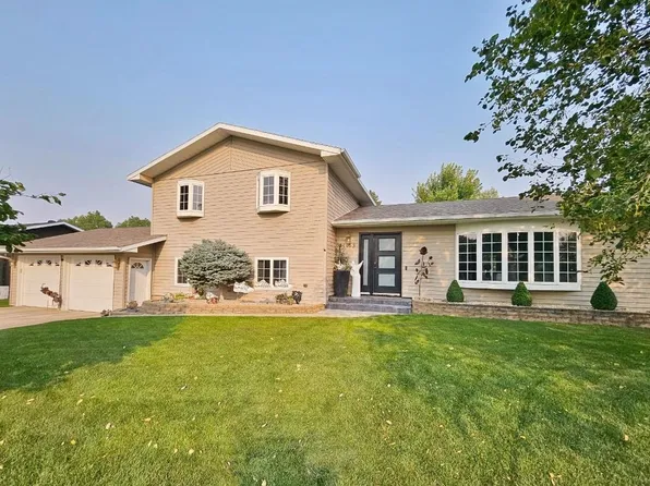 1103 3rd Ave SE, Rugby, ND 58368