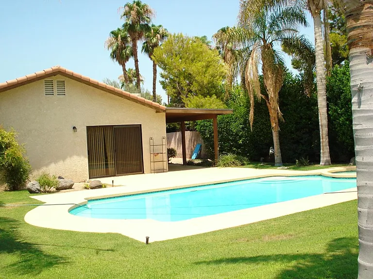 Beautiful private pool / landscaping