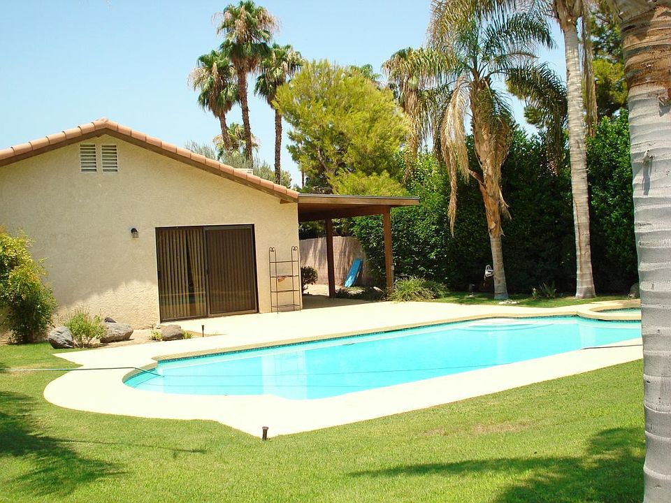 Beautiful private pool / landscaping